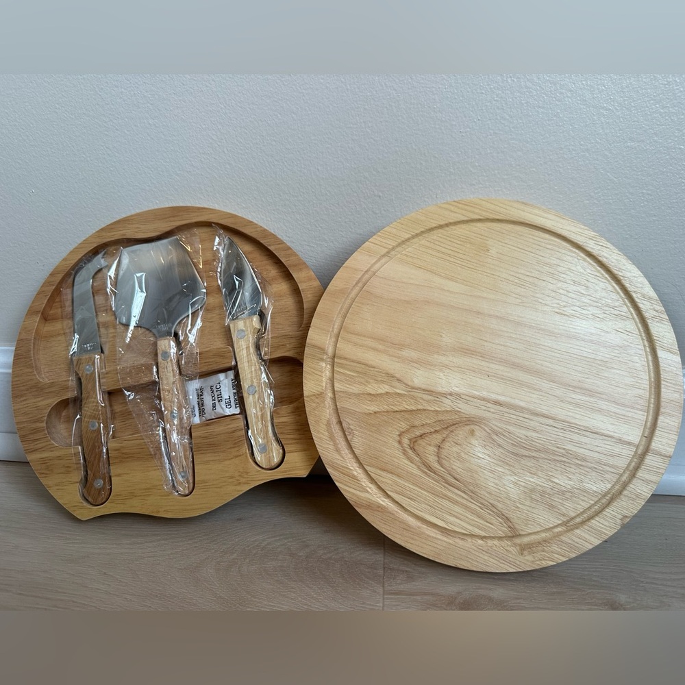 Brand-new AVON Wooden Cheese Board Set with Knives (in original packaging)